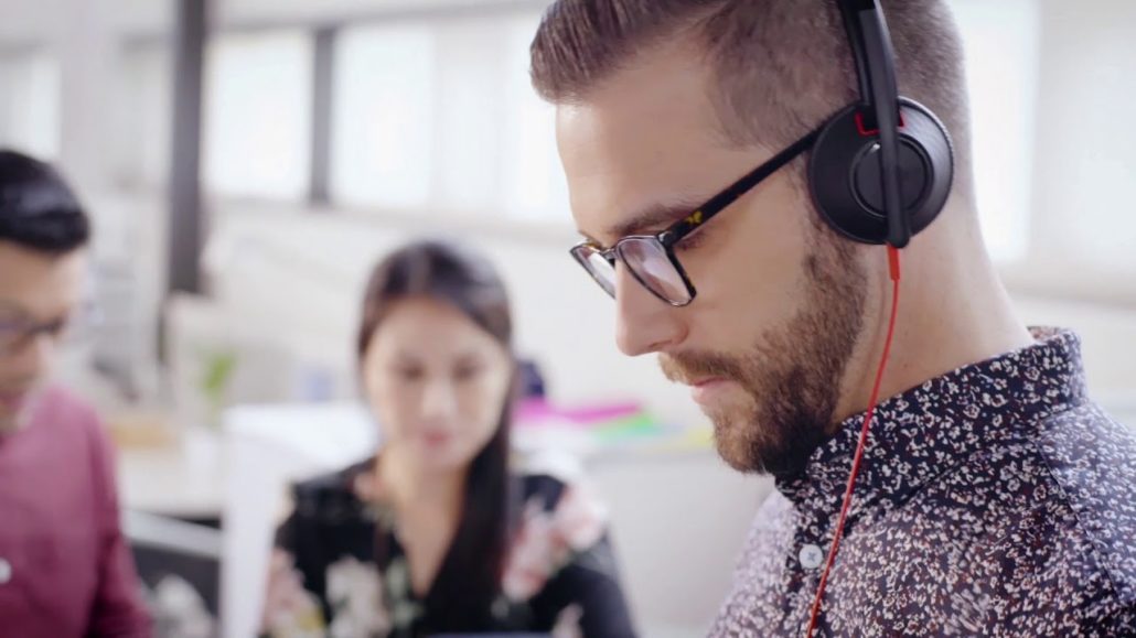 audifonos poly trabajadores